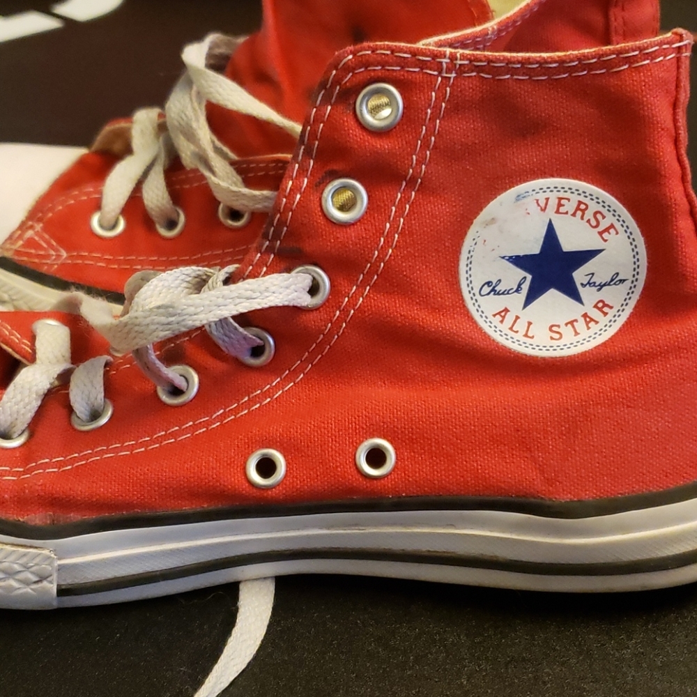Converse red